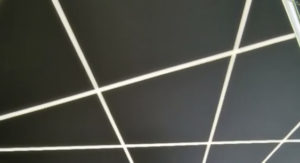 Световые линии на натяжном потолке 1