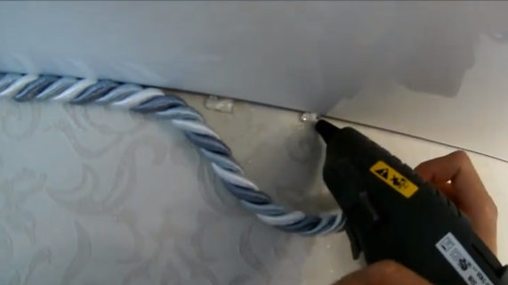 Декорирование натяжного потолка шнуром