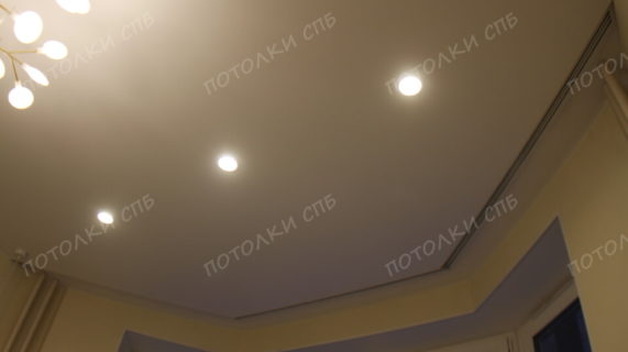 Потолок со скрытым карнизом на ул. Заречной