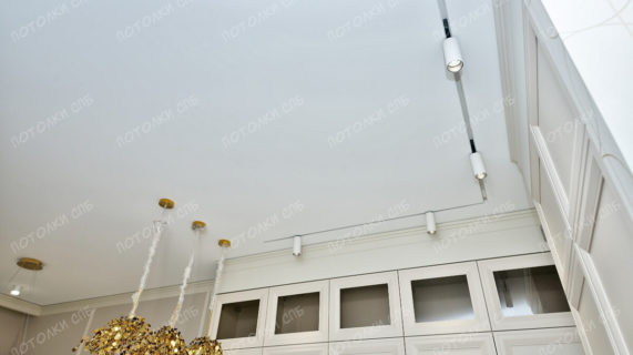 Комбинированный потолок на ул. Александра Матросова д.1