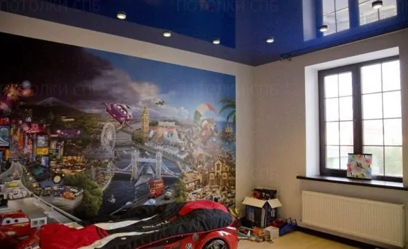 Лаковый цветной потолок в детской 21 кв.м. под ключ