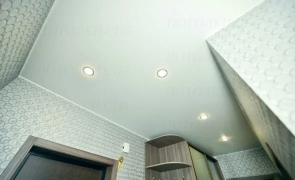 Матовый потолок в прихожей 10,2 кв.м под ключ