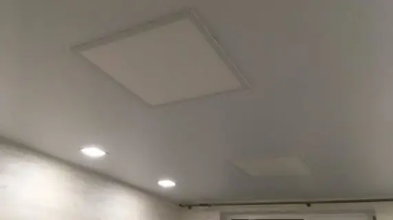 Установка сатинового потолка со светильниками. Московский пр. 147