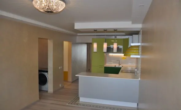 Матовый натяжной потолок на кухне 14 кв.м