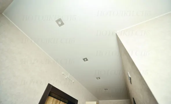 Матовый потолок в прихожей 9 кв.м на пр. Просвещения