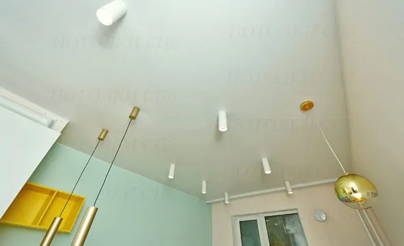 Матовый натяжной потолок на кухне 22,20 кв.м Оборонная