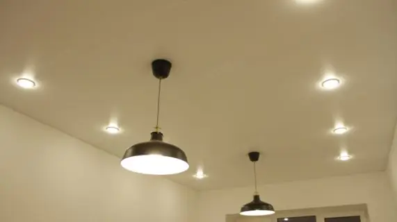 Матовый потолок на ул. Шателена 8