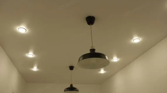 Матовый потолок на ул. Шателена 8