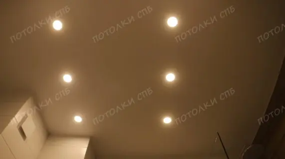 Потолок со скрытым карнизом на ул. Заречной