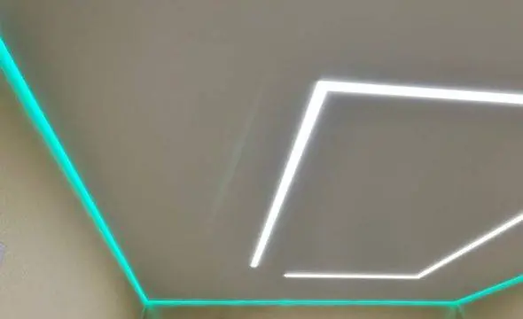 Потолки на теневом профиле со световыми линиями со скрытым карнизом, объект наб. реки Каменки