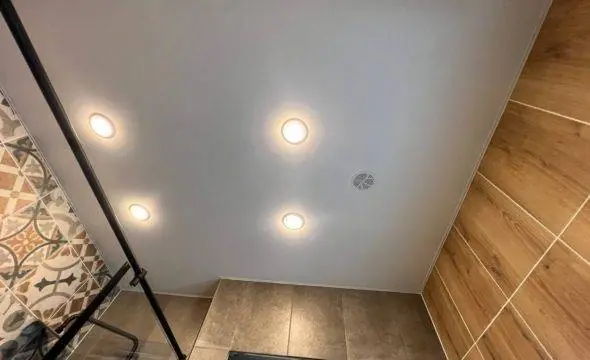 Установка потолков со скрытым карнизом, объект на Обуховской обороне