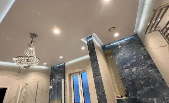 Парящий потолок в ванной объект пос. Рощино