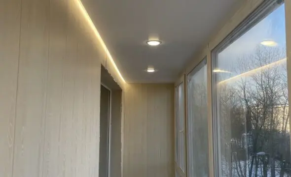 Потолок с подсветкой на балконе Объект на пр. Славы